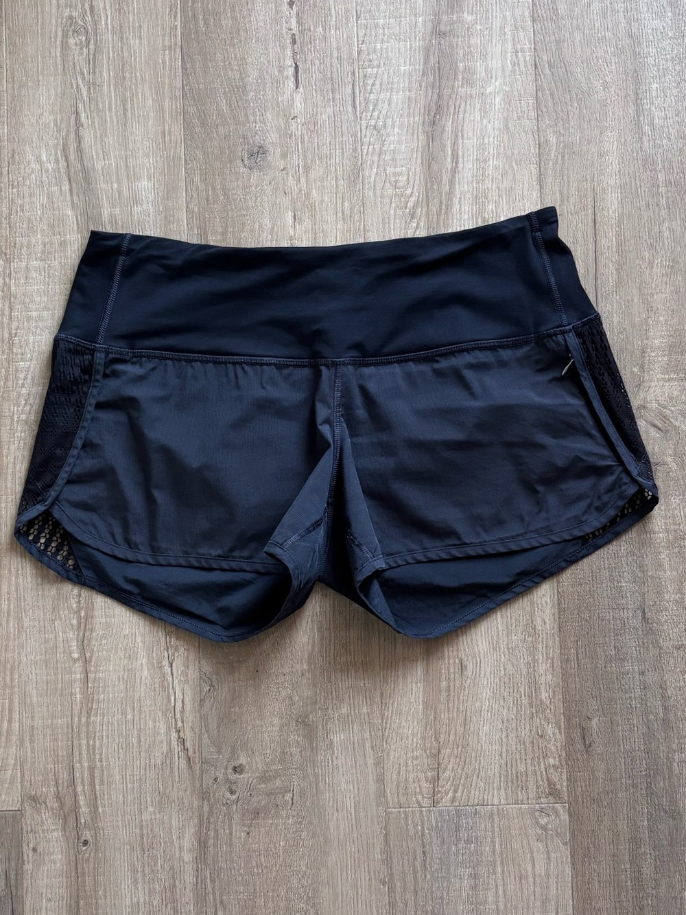 Lululemon Sun Sprinter Short 4” in Black